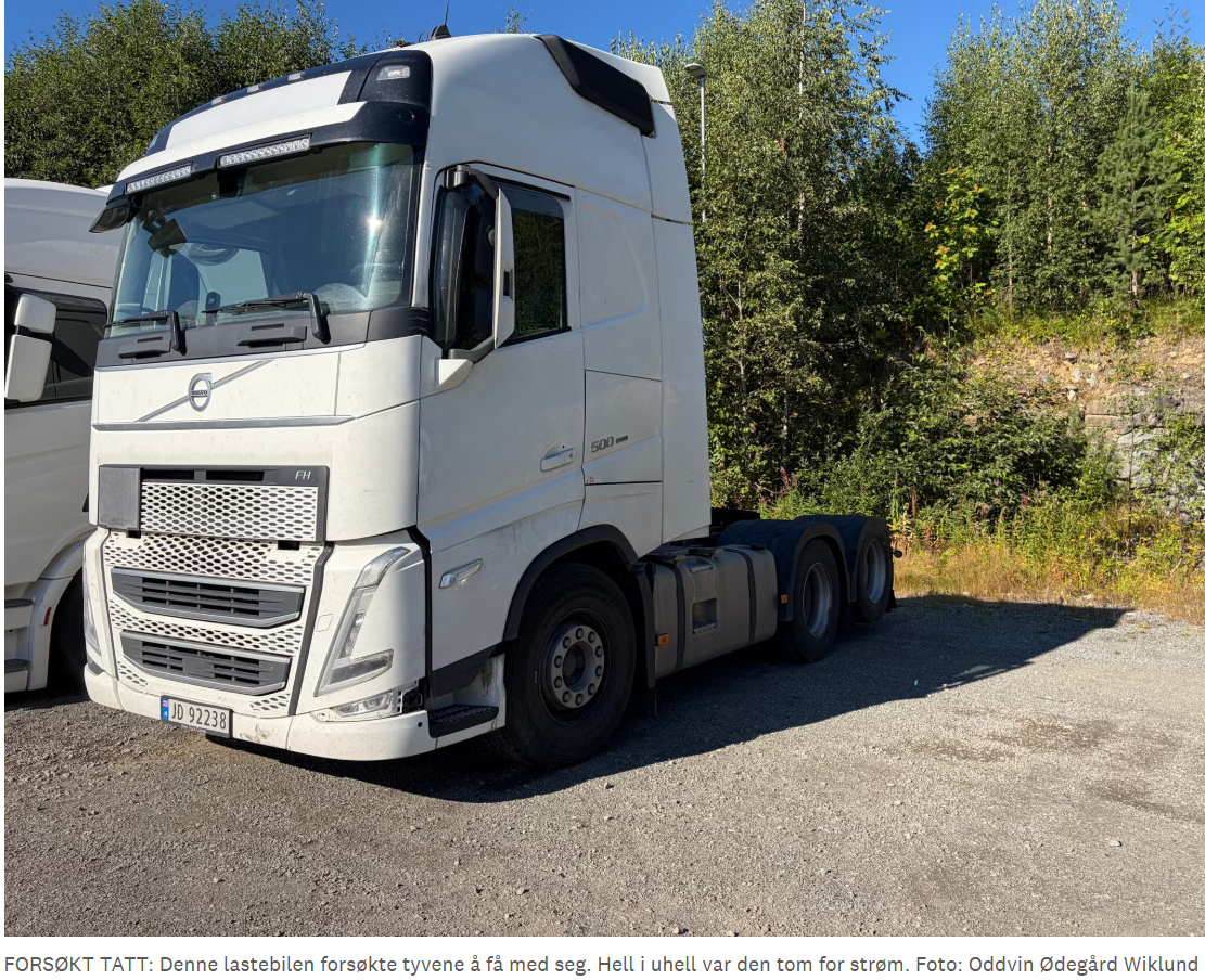 Stjal trekkvogn og semitralle på Dokka